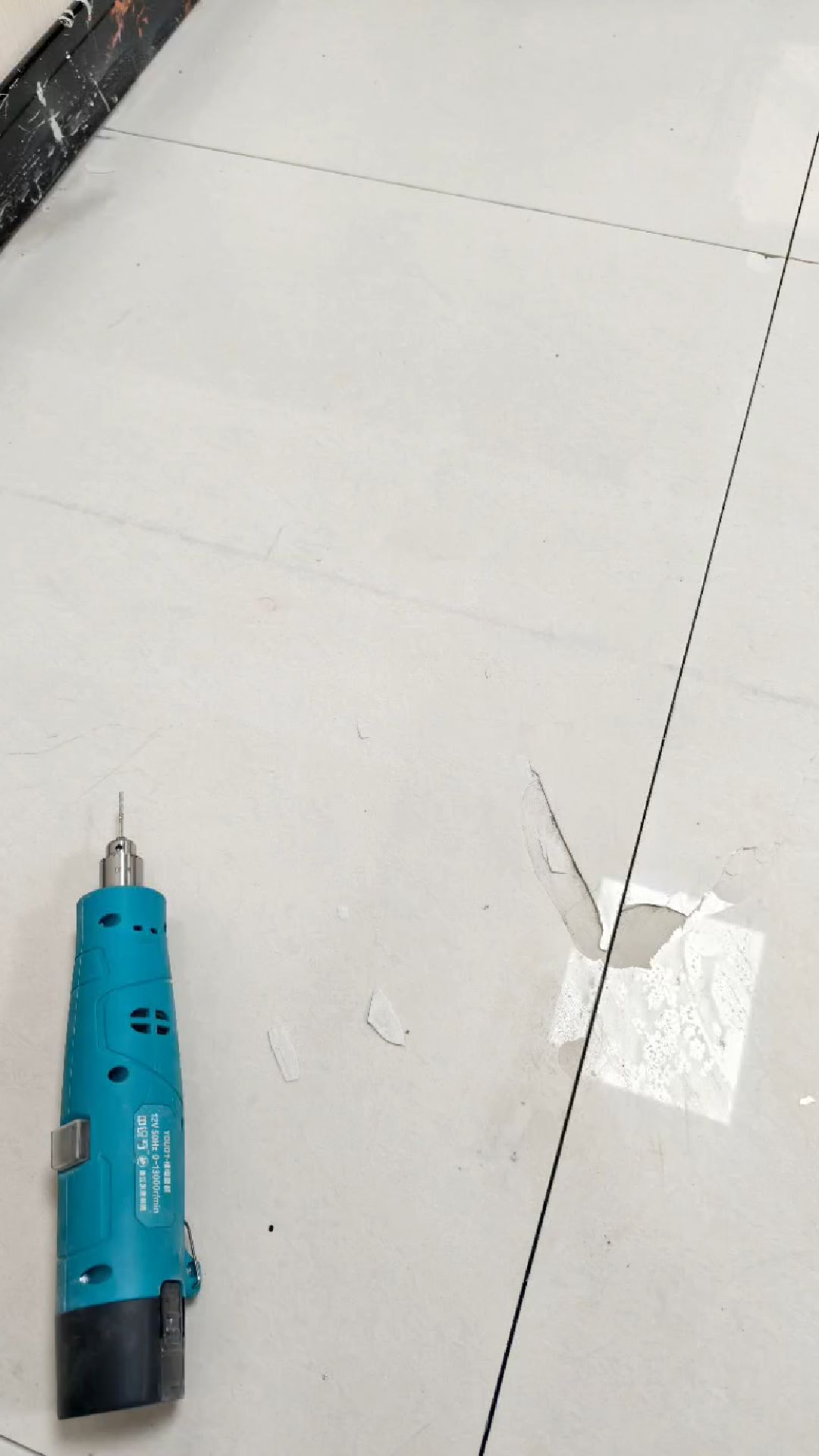 卫生间墙壁瓷砖空鼓原因(卫生间墙壁瓷砖空鼓原因有哪些)